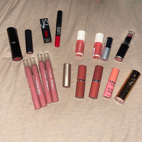 Lipstick / lip gloss bundle w/ bag (nars , Clinique ) - Picture 2 of 3
